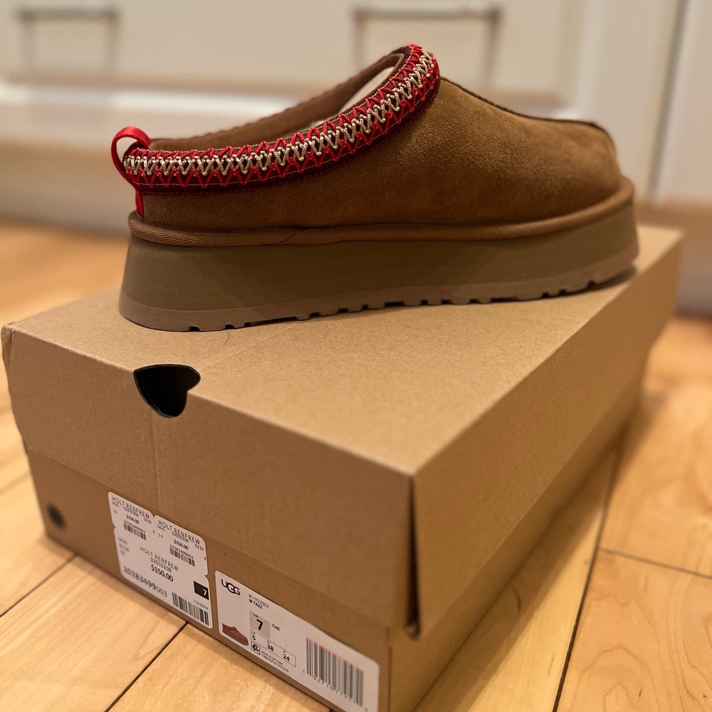 Size 7 women’s Ugg Tazz platform